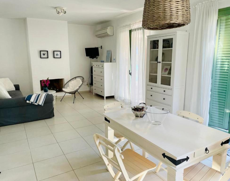 Gennadi Blue Sky Villas ภายนอก รูปภาพ